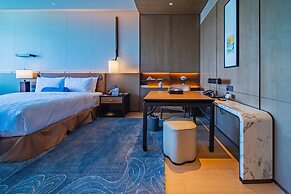 HUALUXE Nanjing Yangtze River by IHG