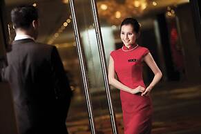 HUALUXE Nanjing Yangtze River by IHG