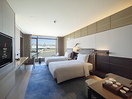 HUALUXE Nanjing Yangtze River by IHG