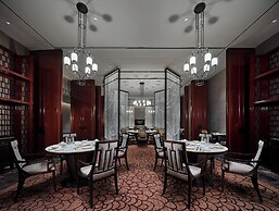 HUALUXE Nanjing Yangtze River by IHG