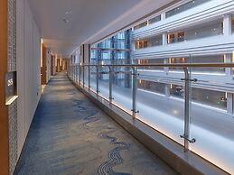 HUALUXE Nanjing Yangtze River by IHG