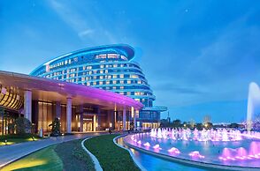 HUALUXE Nanjing Yangtze River by IHG