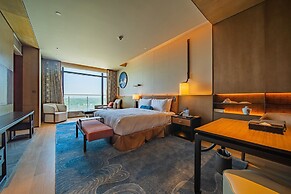 HUALUXE Nanjing Yangtze River by IHG
