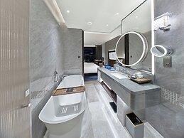 HUALUXE Nanjing Yangtze River by IHG