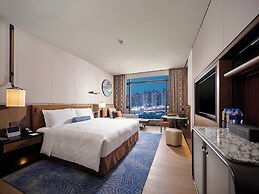 HUALUXE Nanjing Yangtze River by IHG