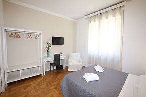 Unique Luxury Apartment and Rooms