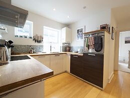 Sail Away - 2-Bed Apartment by the Beach