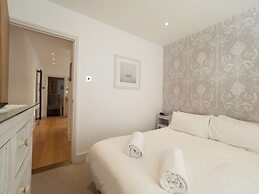 Sail Away - 2-Bed Apartment by the Beach