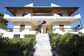 Cochelli Apartments
