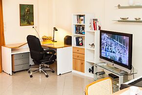 Spacious Apartment in Neos Kosmos