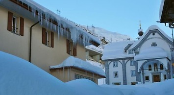Sust lodge