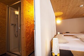 Sust lodge