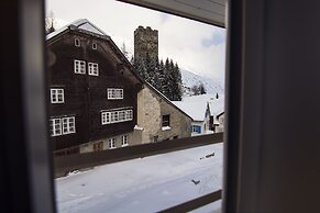 Sust lodge