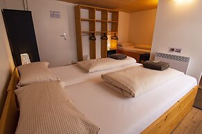 Sust lodge