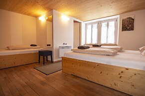 Sust lodge