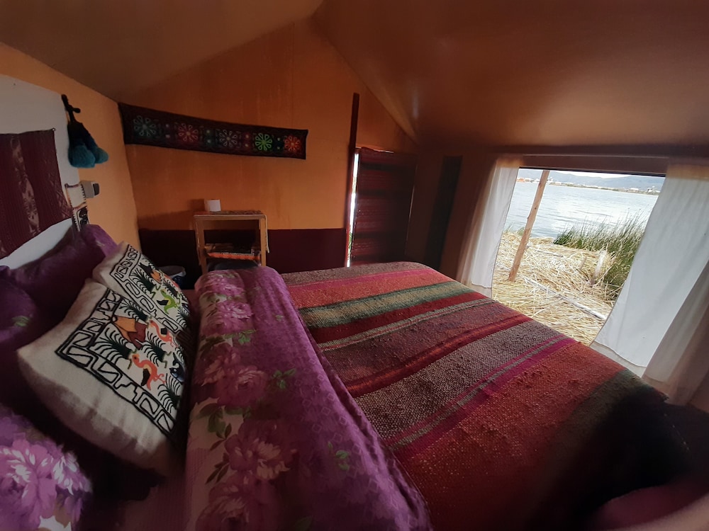 Uros Quechua Lodge