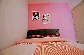 Avatar Gallery Large Queen Bed & High Rise View