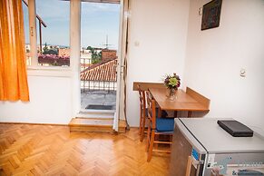 Royal View Apartment