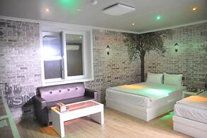 W Motel