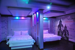 W Motel
