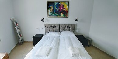 Jaffa's Penthouse Hostel