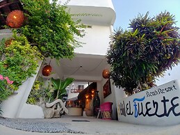 El Fuerte Beach Resort
