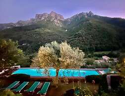 Oliveto Sleeps 4 With Private Garden
