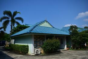 Khum Suk Resort
