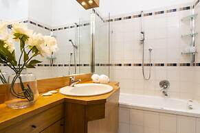 Santa Valeria - 4 Bedrooms Apartment