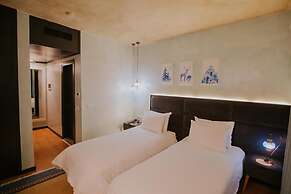 Dim's Hotel