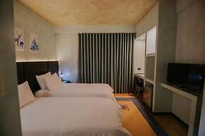Dim's Hotel