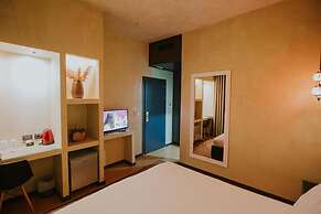 Dim's Hotel