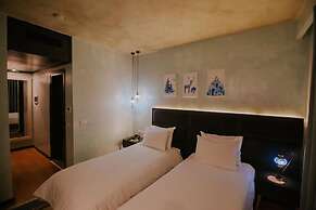 Dim's Hotel