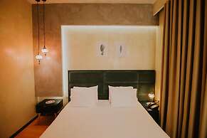 Dim's Hotel