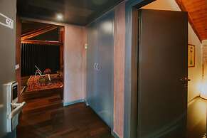 Dim's Hotel