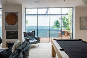 Blythe Road by Onefinestay