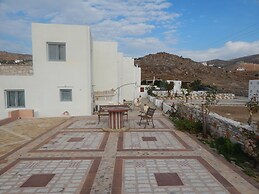 Armonia Studios and Villas
