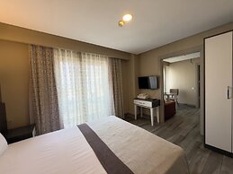 Bone Apart Otel