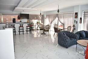 Bone Apart Otel