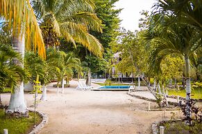 Royal Palm Bacalar Cabañas & Lagoon Club