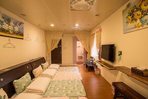 Qu Hi Home Stay