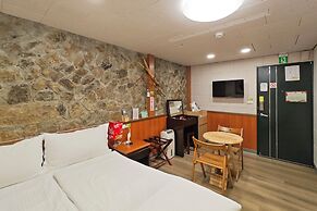 Qu Hi Home Stay