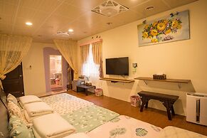 Qu Hi Home Stay