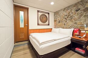 Qu Hi Home Stay