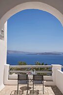 Mr and Mrs White Oia – Santorini