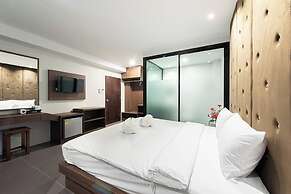 Yamin Seaview Hotel