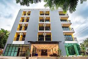 Yamin Seaview Hotel