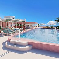 Perla La Paz, Tapestry Collection by Hilton