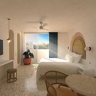 Perla La Paz, Tapestry Collection by Hilton