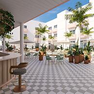 Perla La Paz, Tapestry Collection by Hilton